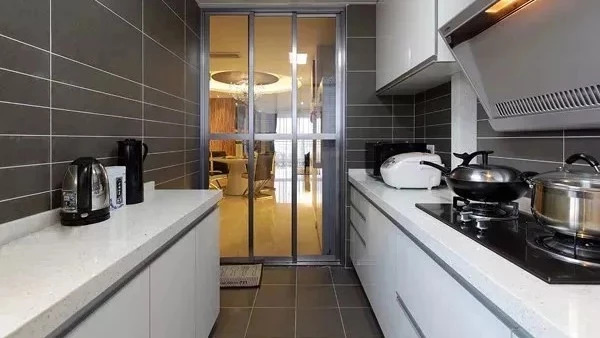 厨房装玻璃推拉门，简洁明亮真好看！