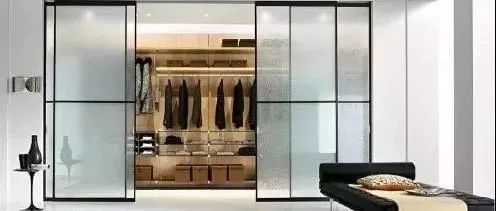 越来越多人衣柜不装移门，今后都流行用这种代替，好看又不占地！