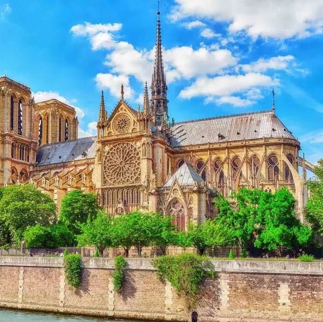 760年高龄，巴黎圣母院被大火烧成炼狱！法国人痛哭哀叹“国殇”