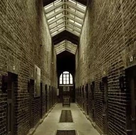 带你去囚禁思想家的牢房看看！